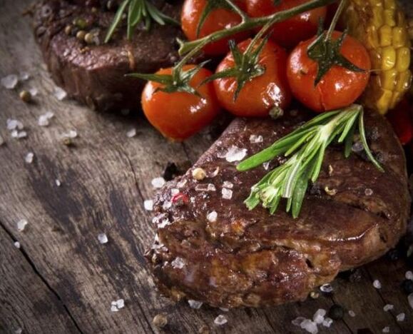 O conteúdo ideal de proteína no ceto-diet ajuda a preservar a massa muscular